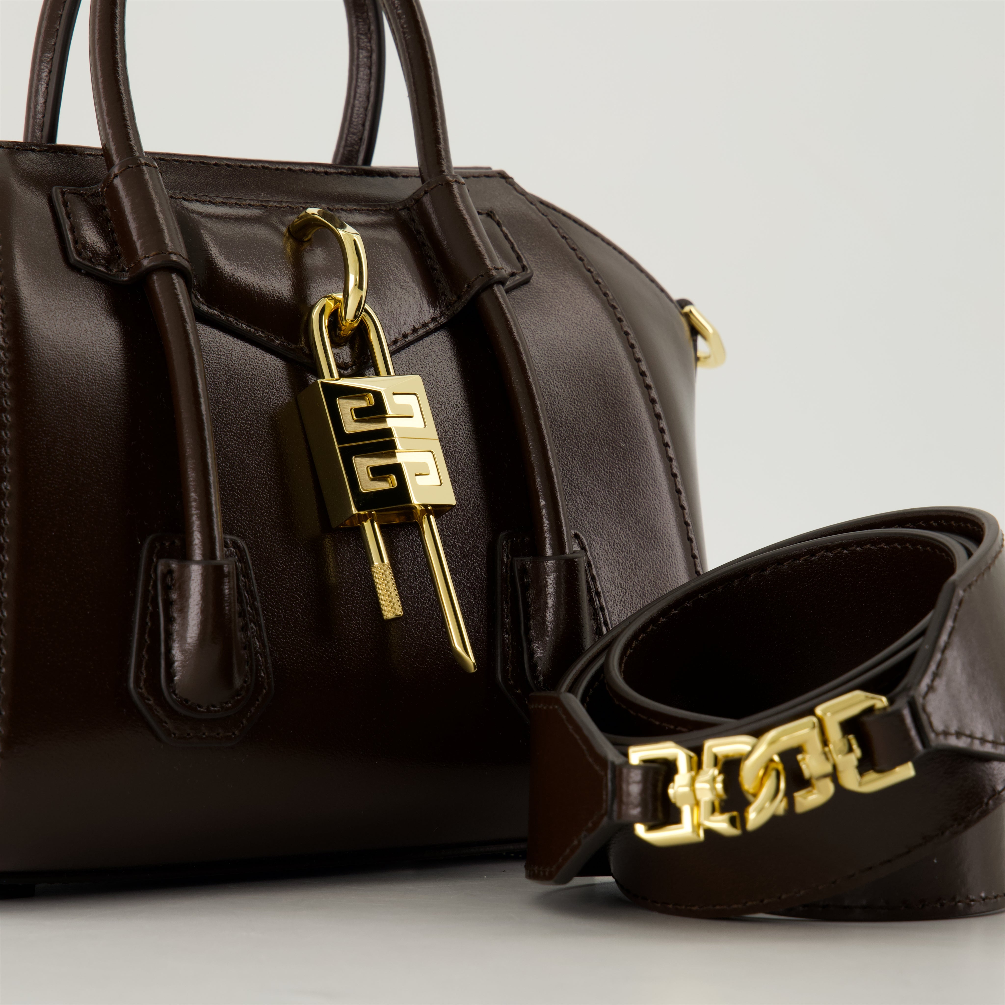 TH-M0546 ANTIGONA アンティゴナ ブローチ ゴールド TH-M0546 ANTIGONA