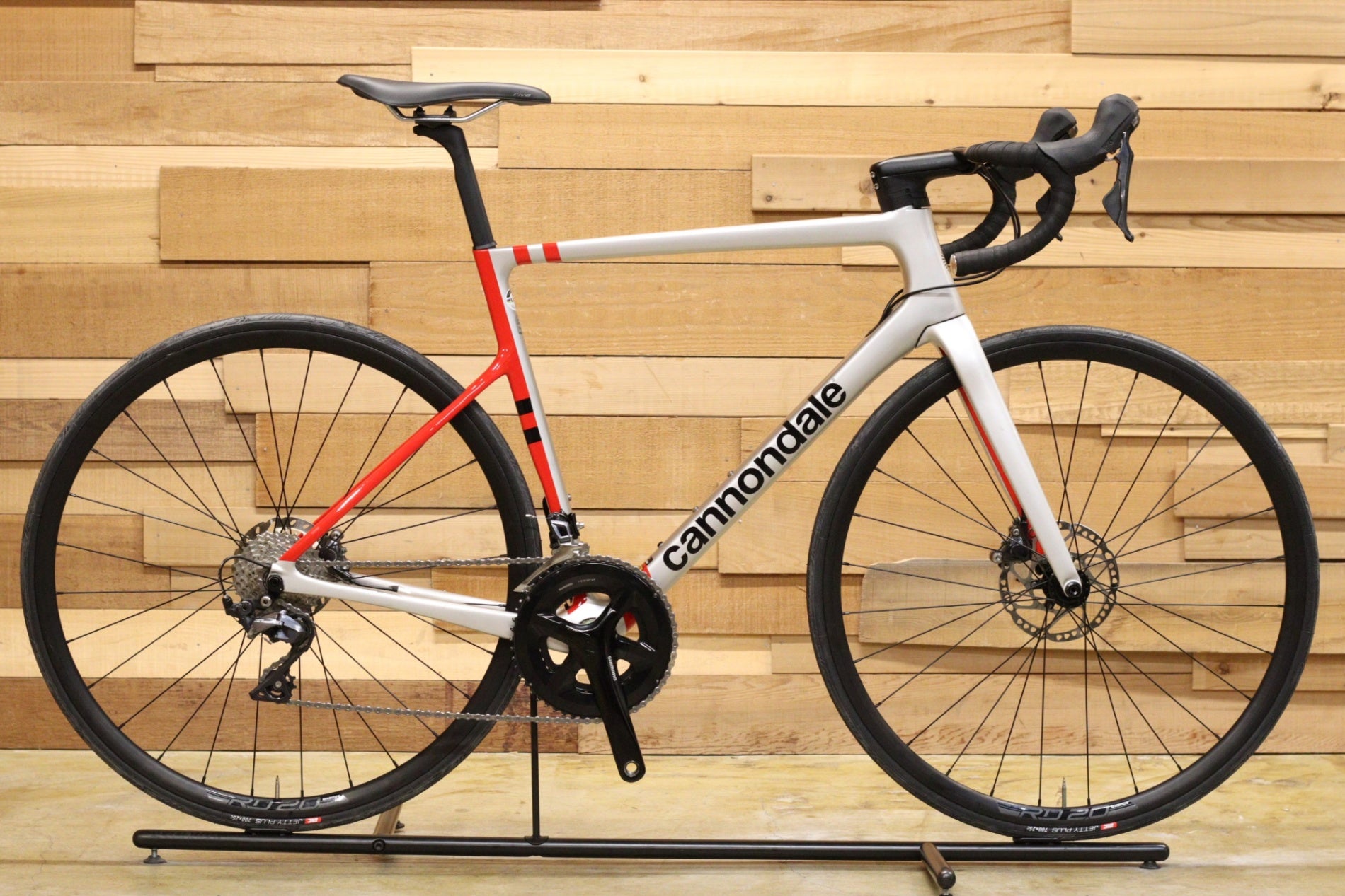 キャノンデール CANNONDALE スーパーシックスエヴォ SUPERSIX EVO 2022