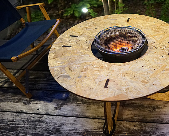 奈良「ヨセミテ」が放つ、おしゃれアウトドアなウッド円卓が秀逸