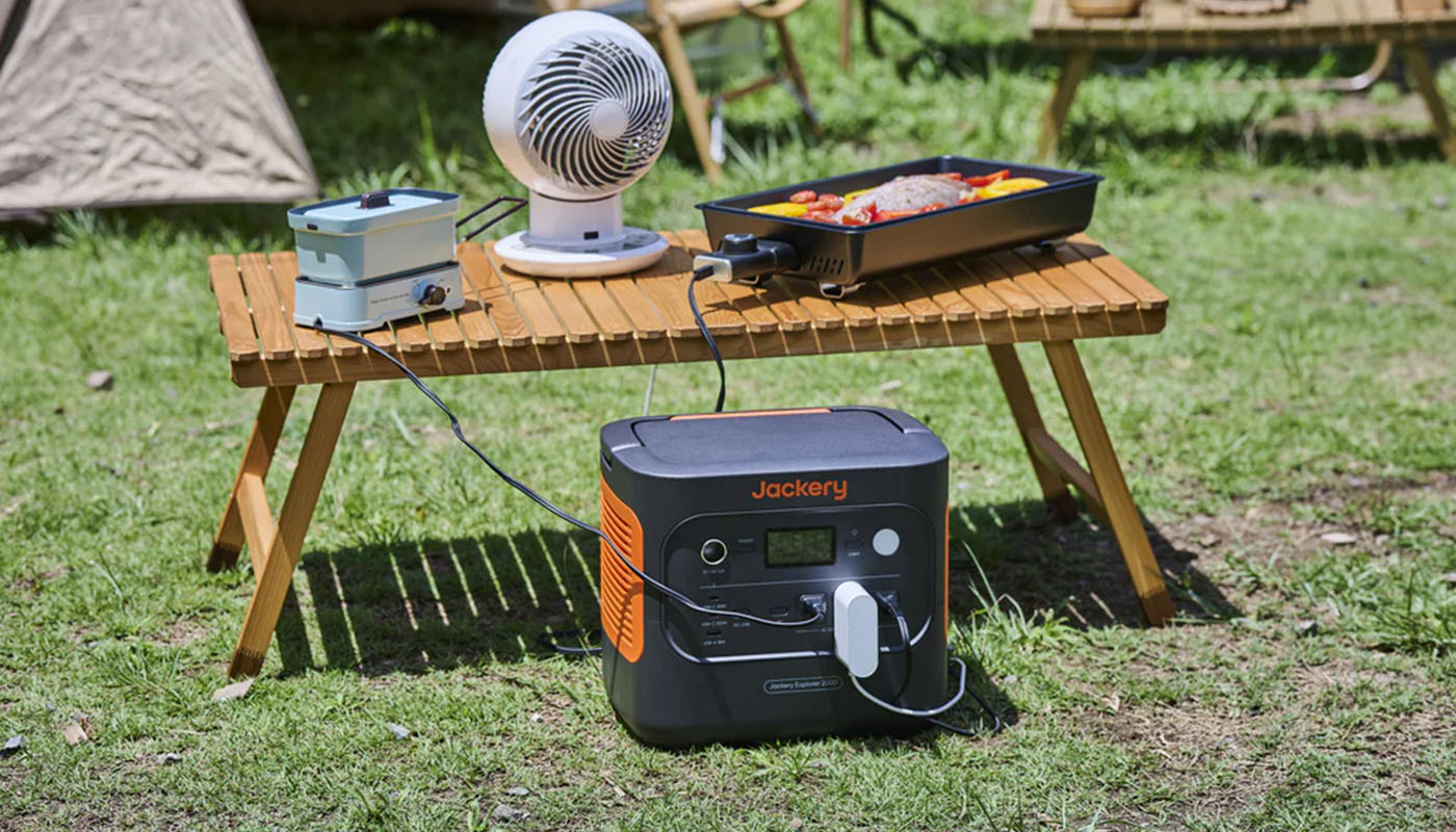 ポータブル電源の「Jackery」から、アウトドアやインテリアにも馴染む