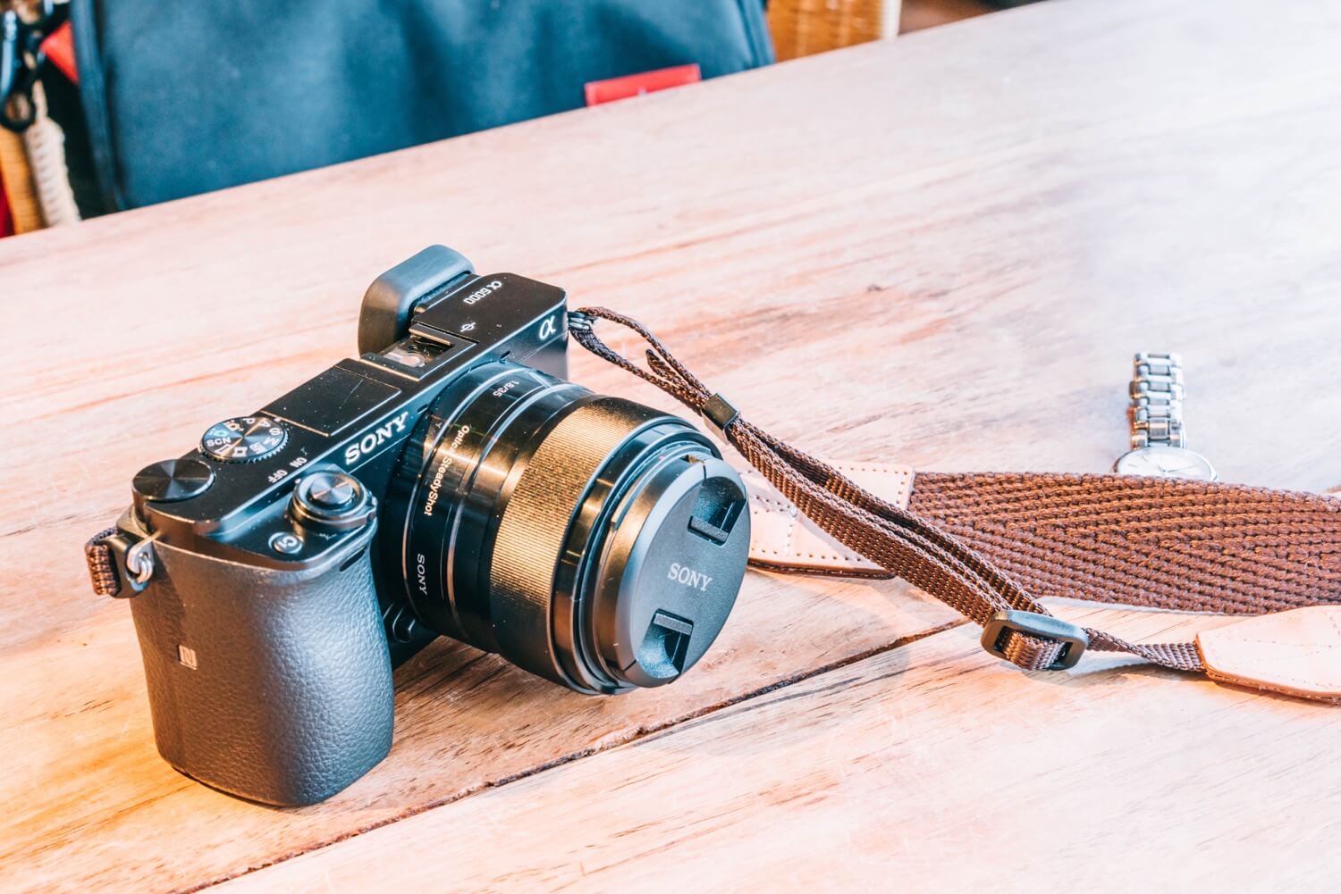 Sony α6000 ミラーレスカメラ 本体とレンズ