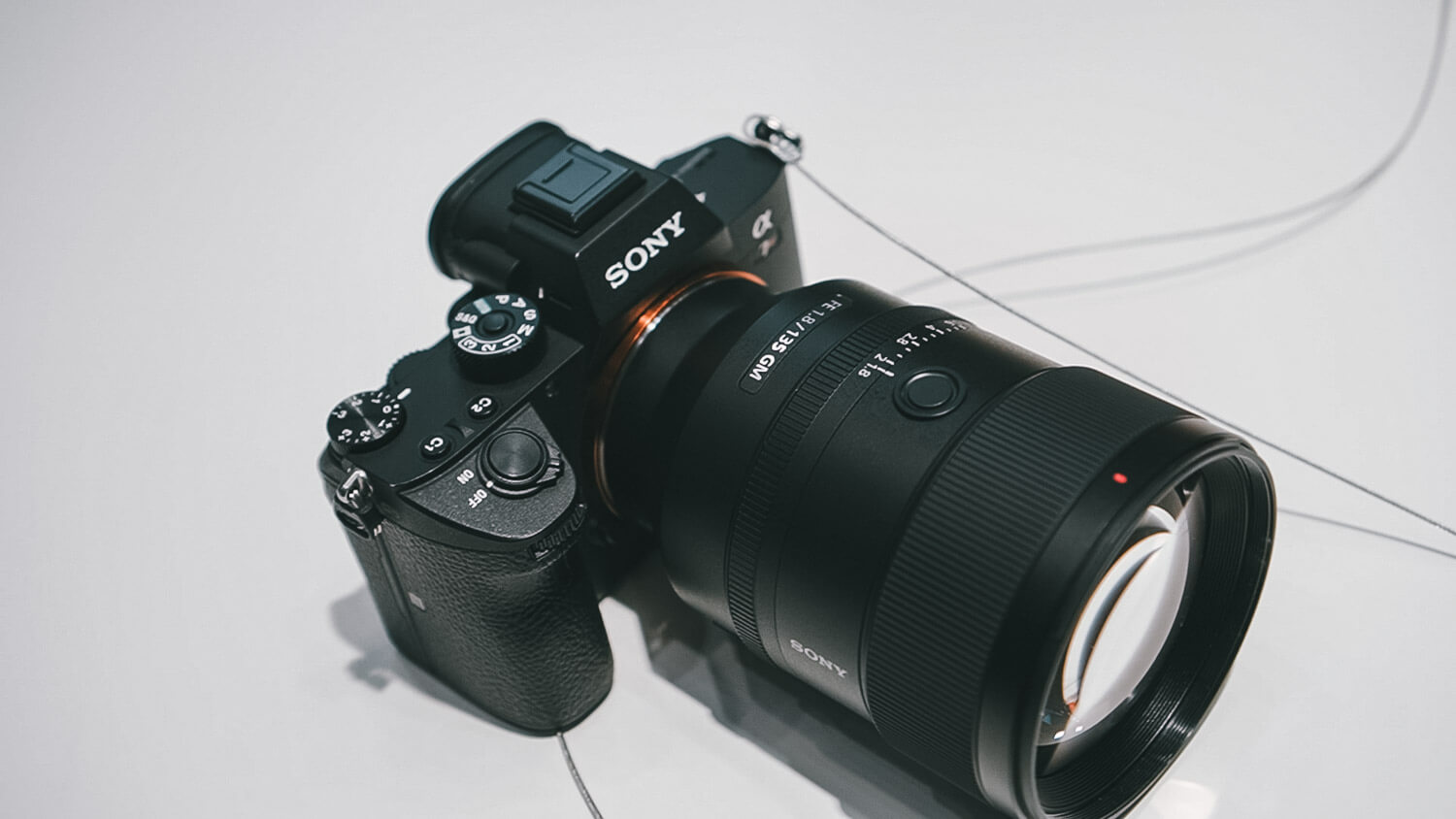 SONY 135mm F1.8 GMとSIGMA 135mm F1.8を比較！実際に触った感想なども。