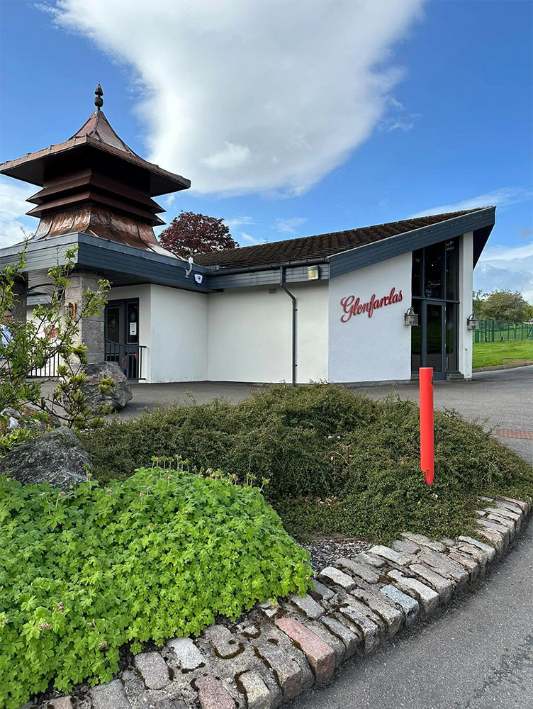 WHISKY MEW | 『BLACK LAGOON』ラベル・ウイスキー/グレンファークラス2014