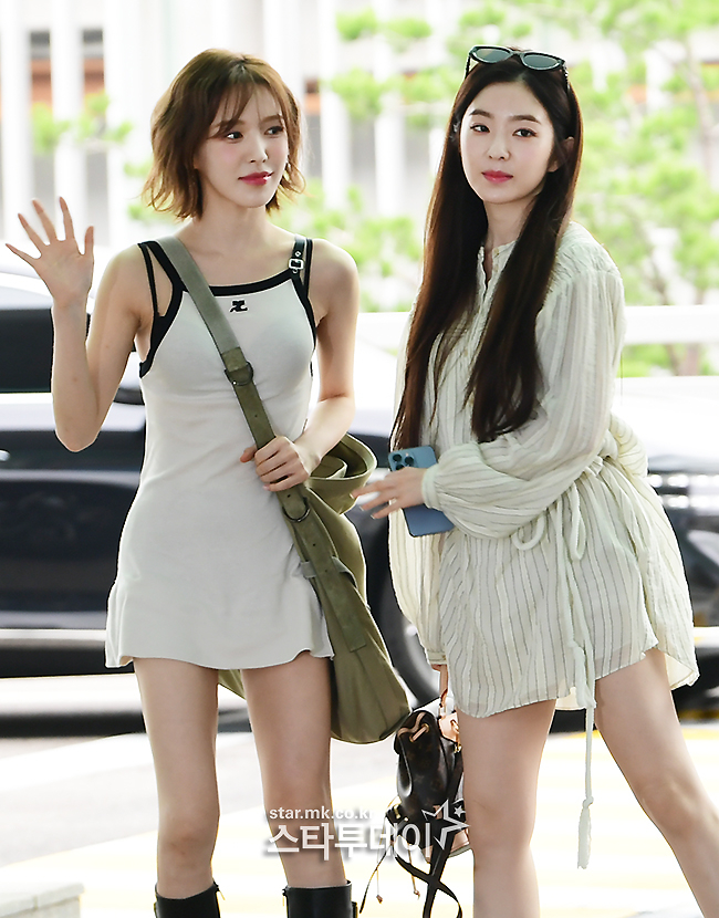 グループRed Velvet(ウェンディ、アイリン、スルギ、ジョイ、イェリ)が