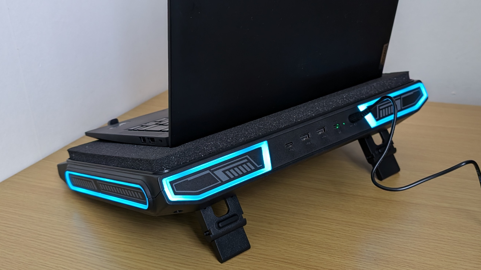 llano V10 Pro ノートパソコン冷却台 レビュー － 最大3,500 rpmの強力