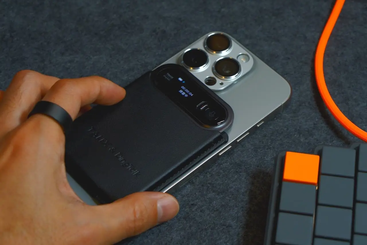 名刺サイズでコンパクトなAIボイスレコーダー「TALIX DingTalk A1