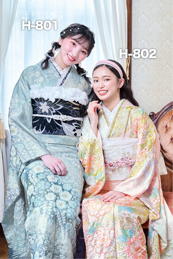 透明感を味方に、アイスブルーと銀彩が煌めく振袖 H-801｜振袖