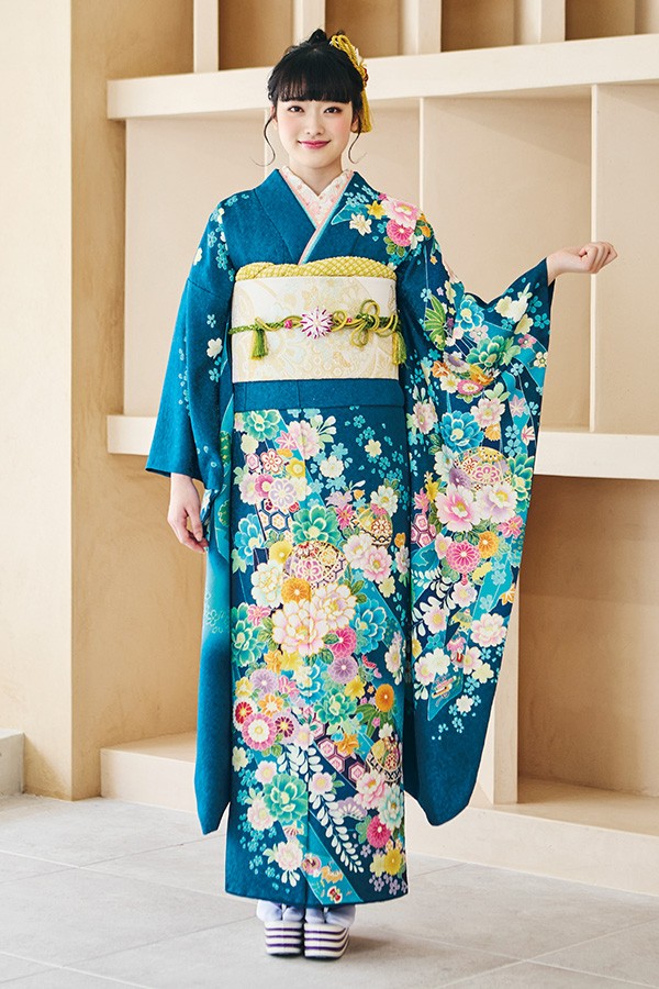 美しい花柄の水色青振袖 青系の振袖ギャラリー｜浜松市で