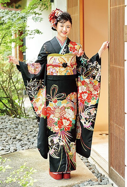 シックな黒地に可愛らしい花鞠が素敵な振袖【H-211】｜振袖ギャラリー