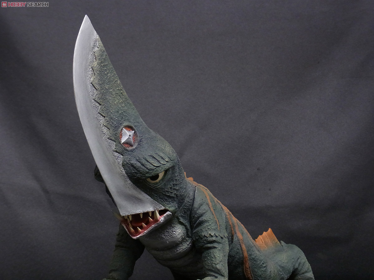 ギロン／ガメラ怪獣シリーズ。首が可動、10cm位。【包袋なし 社名不明