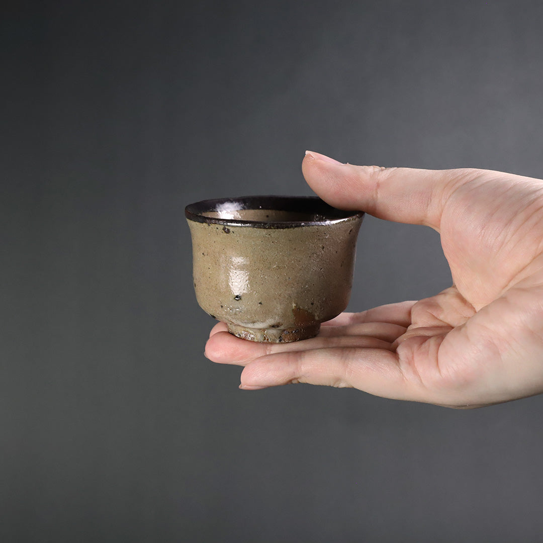 丸田宗彦 作 唐津皮鯨ぐい呑 – ギャラリー一番館オンラインショップ