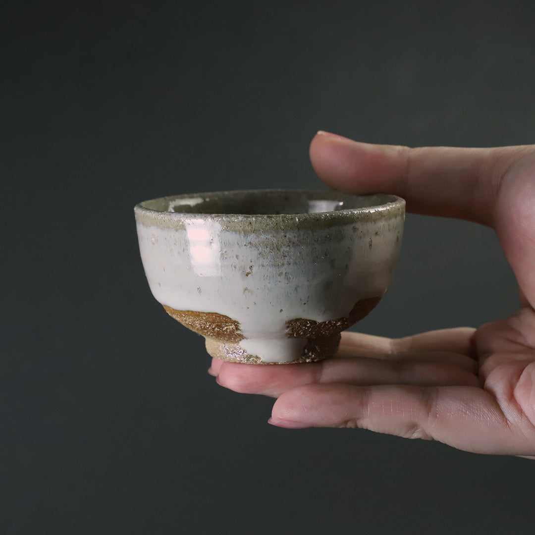 十四代中里太郎右衛門 作 斑唐津ぐい呑1 – ギャラリー一番館オンライン