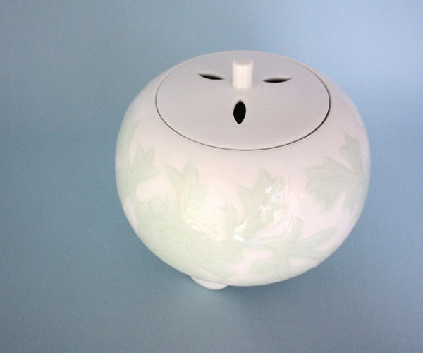 2366 人間国宝井上萬二白磁染麦彫文 香炉 人間国宝 井上萬