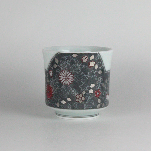 十四代今泉今右衛門 作 色絵雪花墨色墨はじき草花文ぐい呑