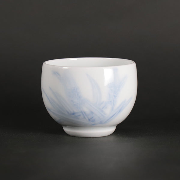 井上萬二 作 白磁染麦彫文ぐい呑 – ギャラリー一番館オンラインショップ