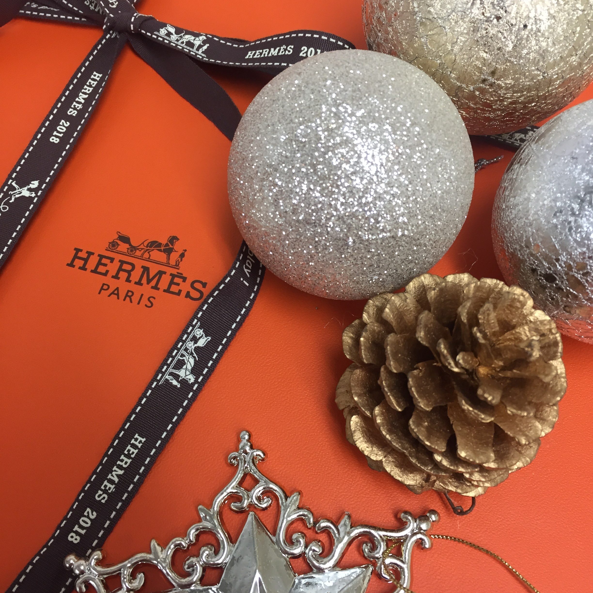 毎年変わるエルメスのリボン | ブランドの宅配買取・通販【7yorku】