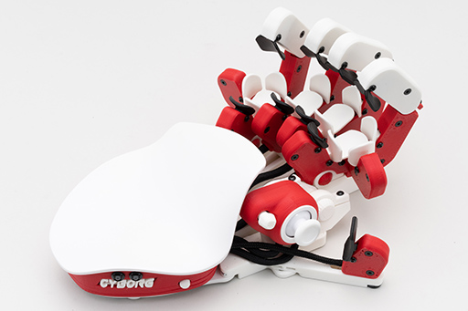 異形の片手用キーパッド「Azeron Cyborg」。慣れは必要だが手に馴染む