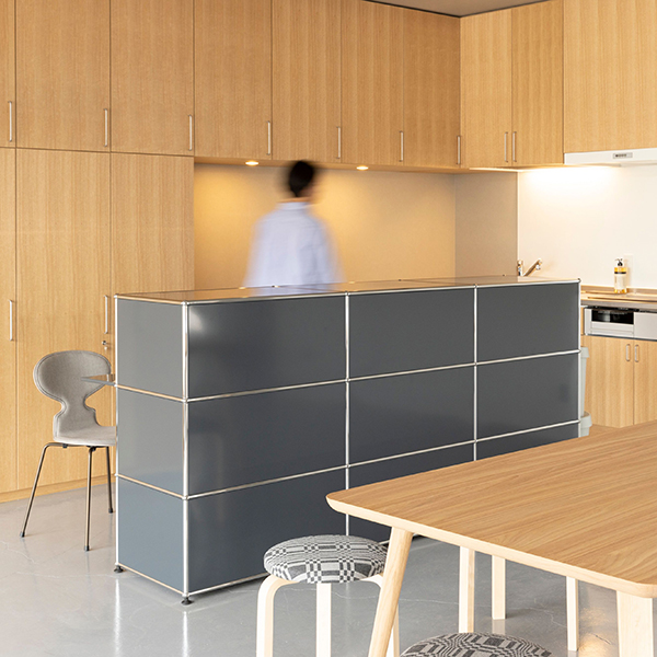 ☆正規品☆USMハラー 1列2段 ガラス天板、ベージュ色 リビングに