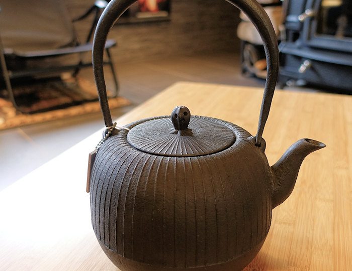 ほぼ未使用品 南部虎山工房造 15型 姥口アラレ 南部鉄瓶