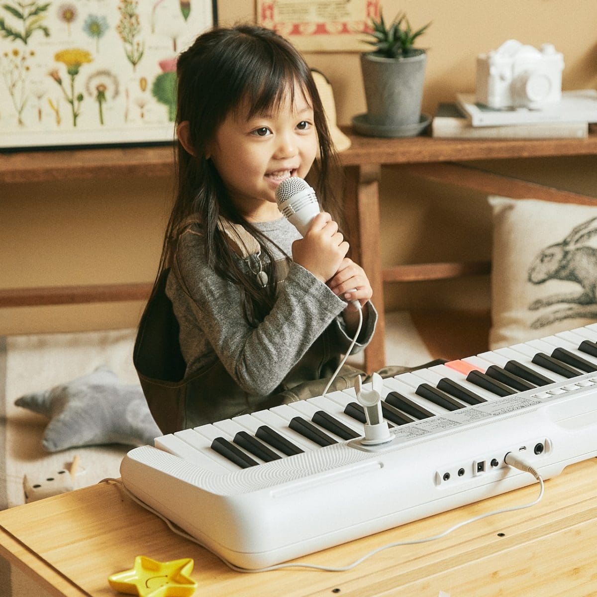 新品】CASIO LK-330 光ナビゲーションキーボード 61鍵盤 カシオ Amazon