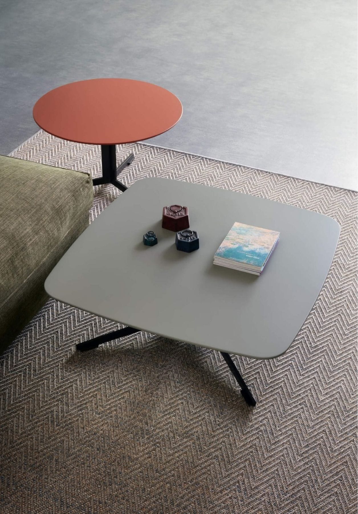 ニコニコMK様Cassina カッシーナ ON OFF オンオフ サイドテーブル