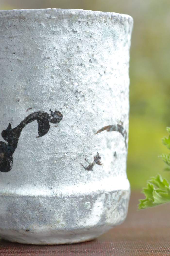 丸田宗彦 絵粉引唐津湯呑み茶碗 満容量220ml 作家もの茶器 唐津焼薪窯