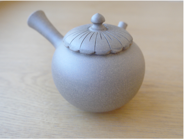 常滑焼作家急須【都築青峰 Seiho Tsuzuki 常滑焼急須 菊型印籠蓋急須