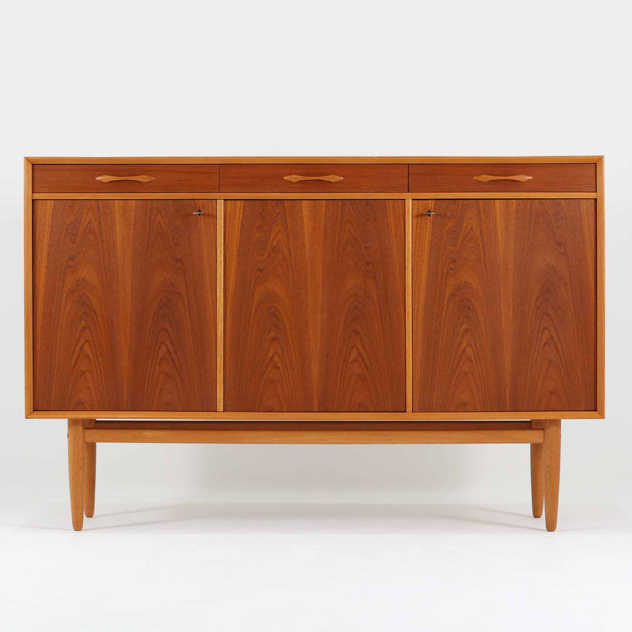 北欧ビンテージ家具ボード・キャビネット | 収納とデザインが融合した