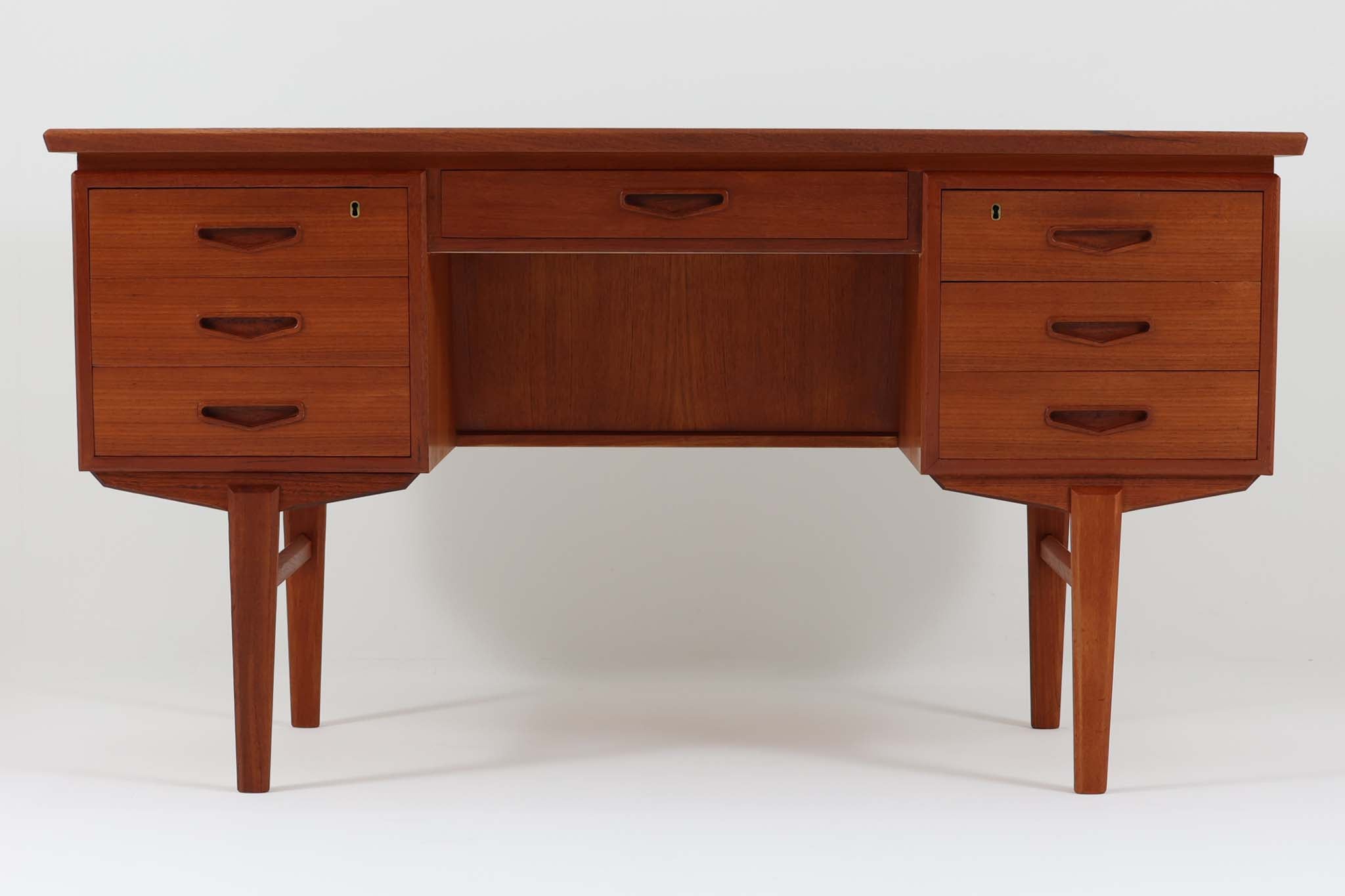 北欧ビンテージ家具デスク | 収納とデザインが融合したアンティークな