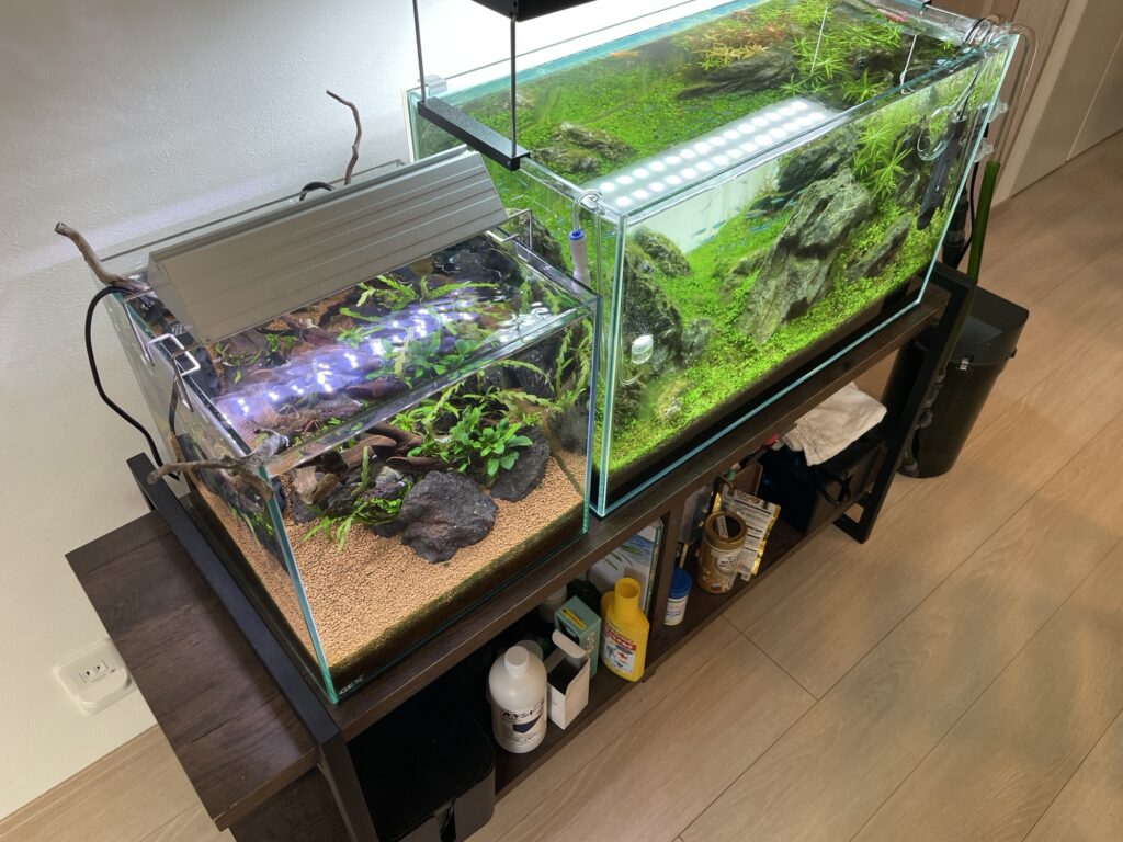 ニトリやカインズに水槽台はある？家具を代用する時の注意点や安くて