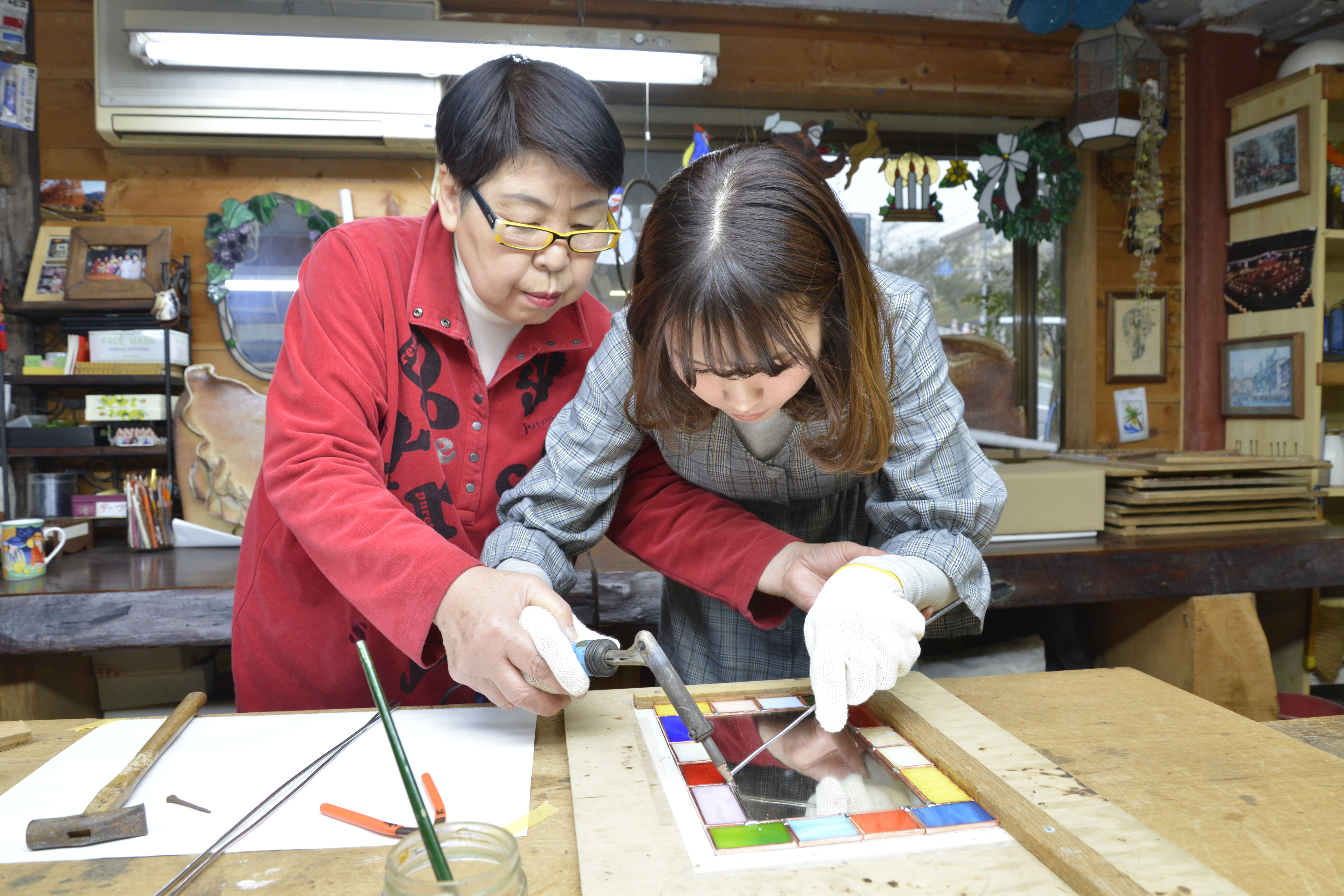 ものづくり工房＆喫茶「メリーガーデン」（ステンドグラス作り