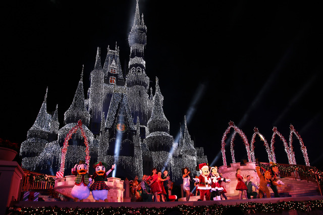 海外ディズニー】マジックキングダムで特別なクリスマス！「ミッキーの