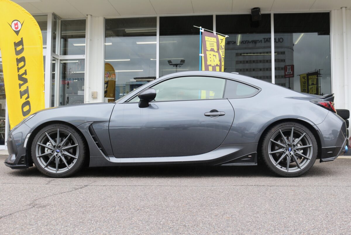 ZD8・BRZ」にHKS ハイパーマックスS装着！スタイリッシュなフォルムと