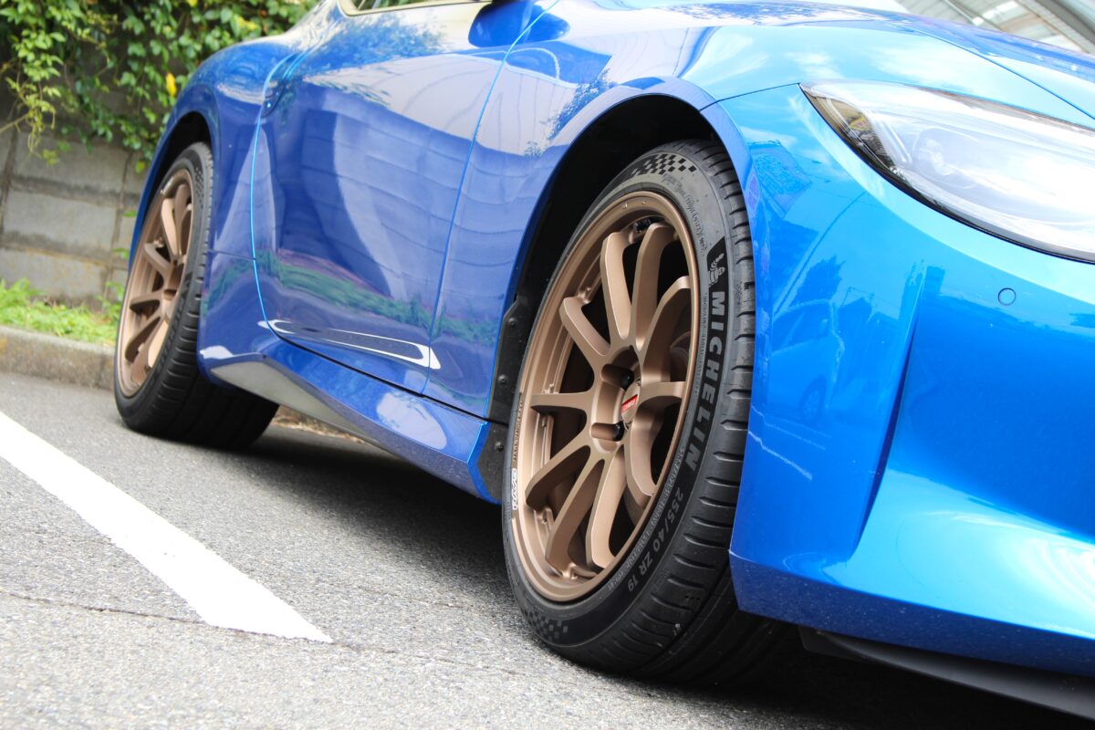 RZ34系フェアレディZにレイズ グラムライツ 57NR 19インチを装着