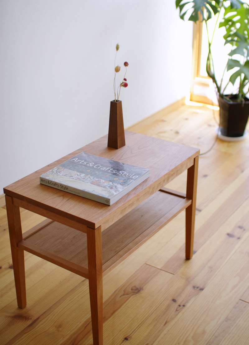 チェリー無垢材のオーダーサイドテーブル・T-143 家具工房クラポ