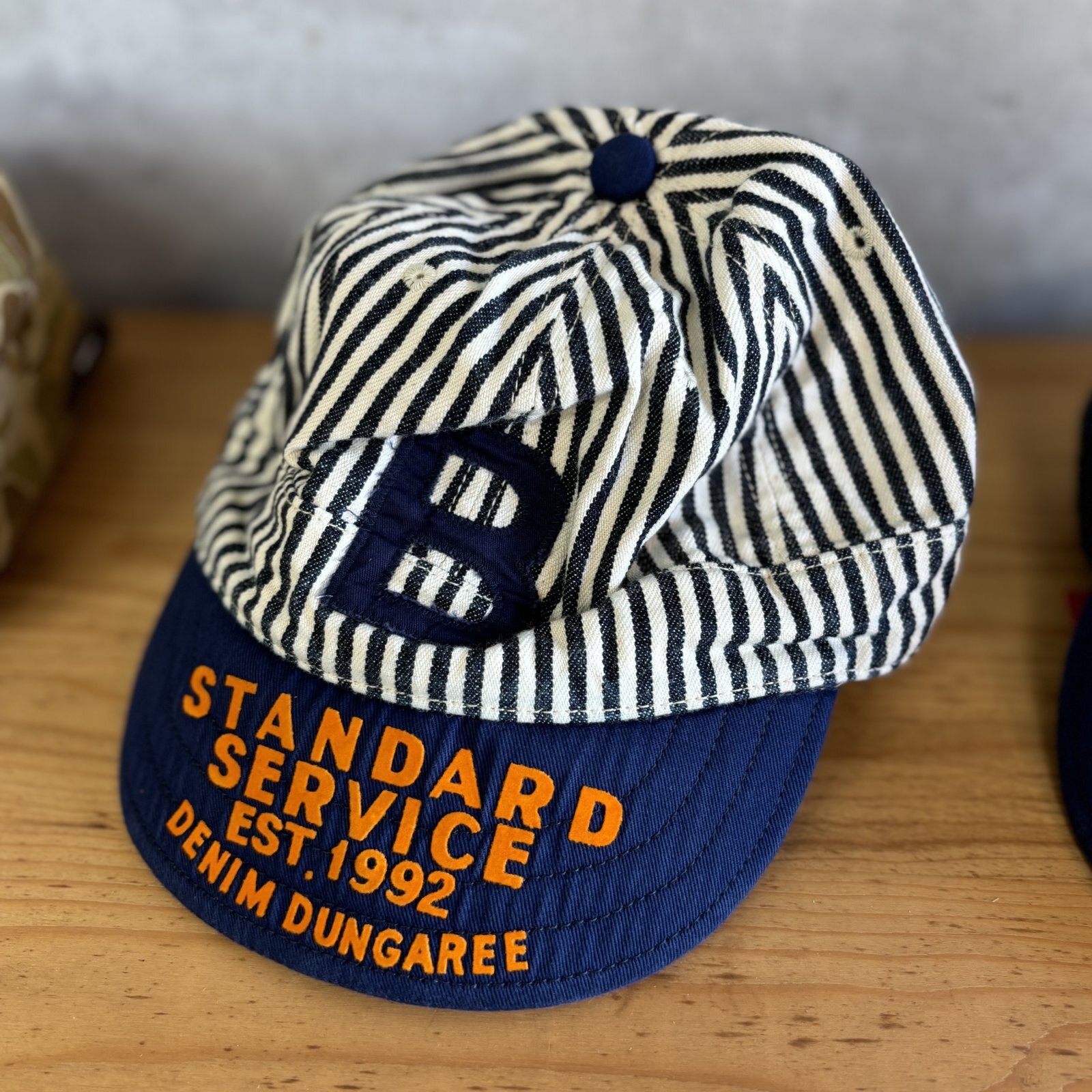 デニム&ダンガリー 落書き柄 ダメージ加工メッシュキャップ サイズ48