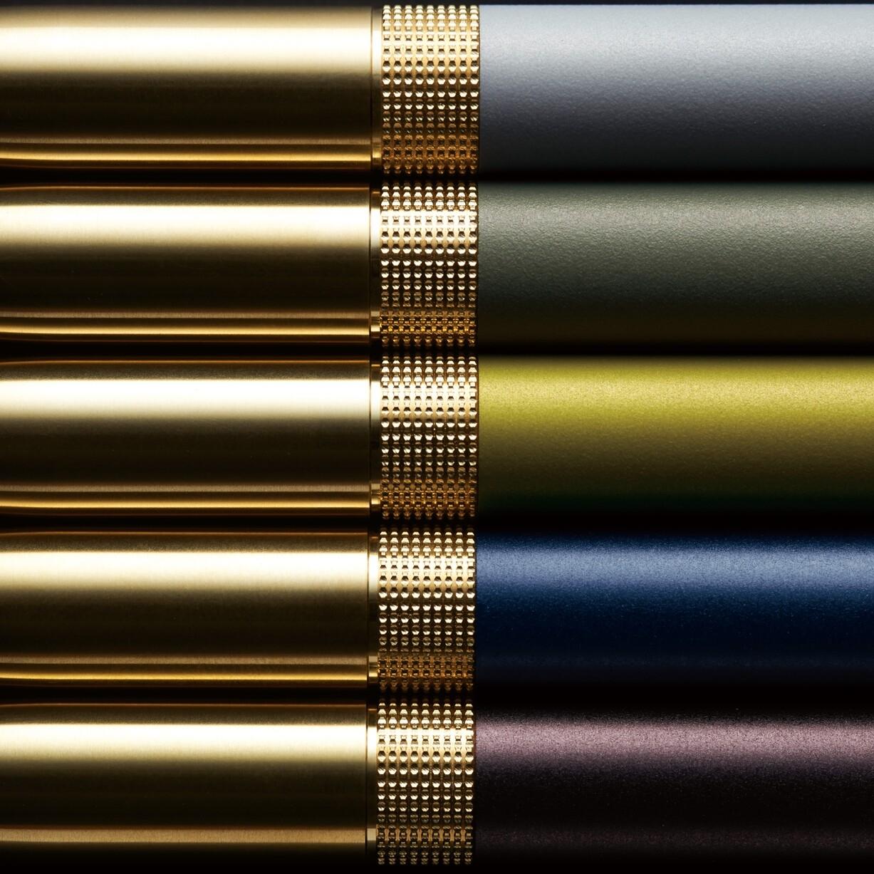 これまでにない細軸とモダンなデザイン、情緒感にこだわったやわらかな