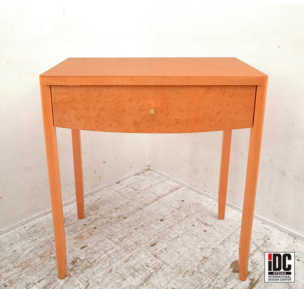 IDC大塚家具】バーズアイ メープル スプレンダー コンソールテーブル