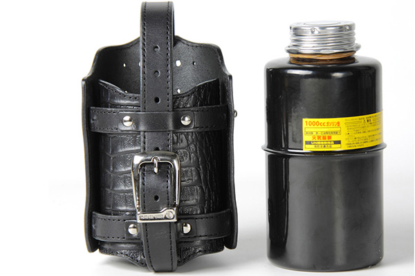 おすすめのガソリン携行缶をご紹介いたします。 昭南皮革製 フューエル