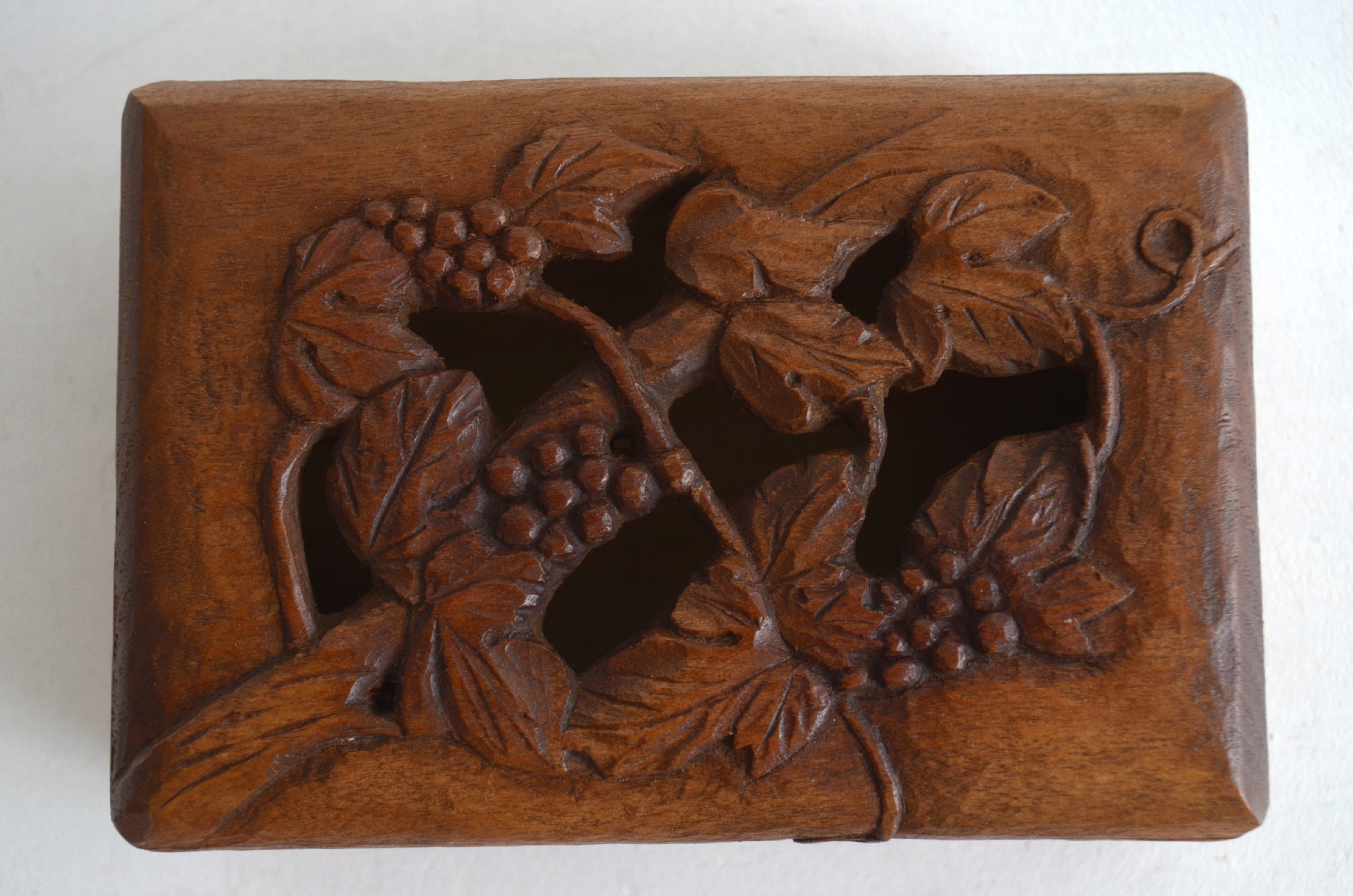 ふるもの_葡萄レリーフの木箱（小物入れ） – amco culture & journey
