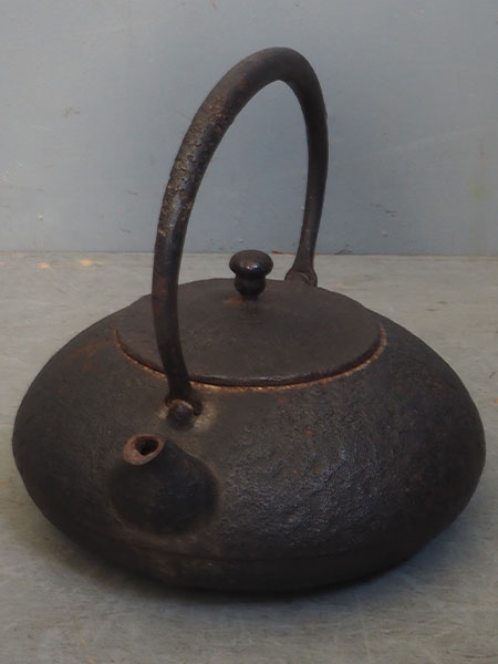 骨董 南部鉄瓶 急須 山と寺院境内 アンティークリネン ボビンレース編