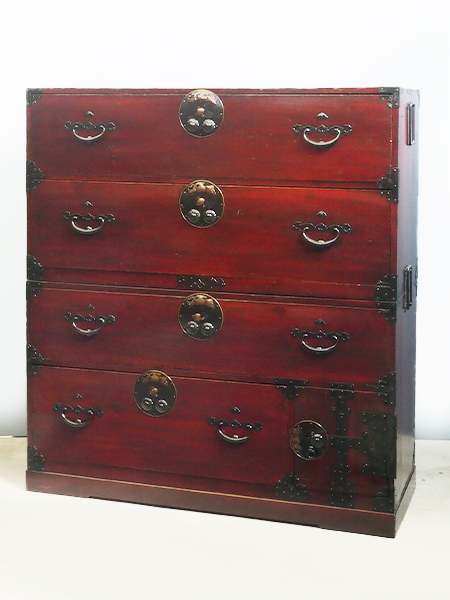 時代もの　引出し　箪笥　飾り棚 チェスト 民芸調 階段風 右下がり 古美調引手 引き戸付 幅67cm （ 箪笥