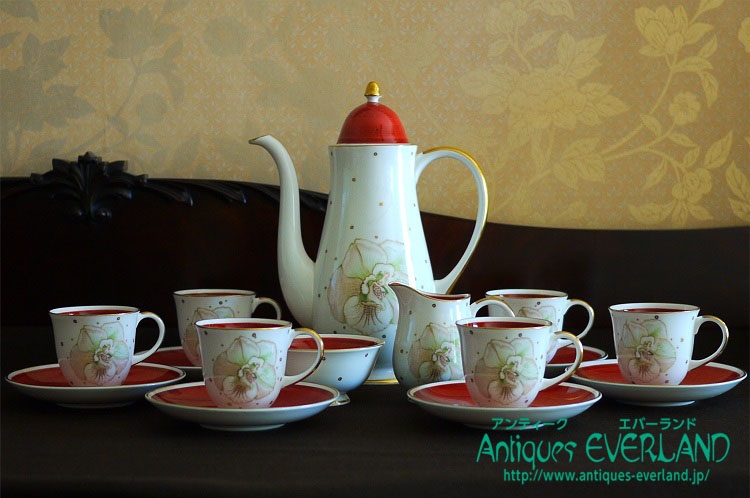 スージークーパー初期作品、アールデコモチーフのジャグピッチャー1932