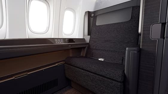 B777-300ERファーストクラス | シート一覧 | 機内 | ご旅行の準備 | ANA