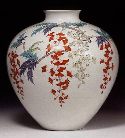 十四代酒井田柿右衛門「濁手藤花文花瓶」の買取・査定は美術のプロにお