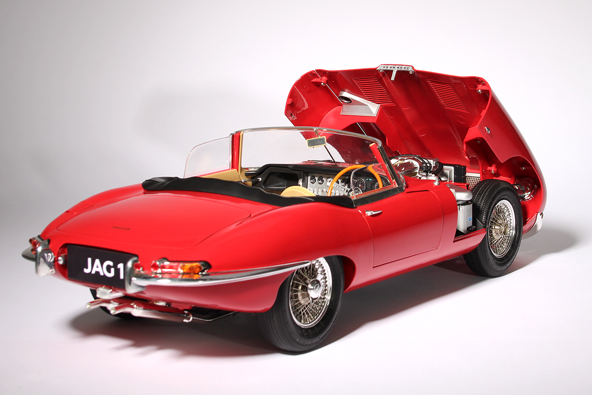 1961 Jaguar E-type 1:8 scale model kit, Agora Models