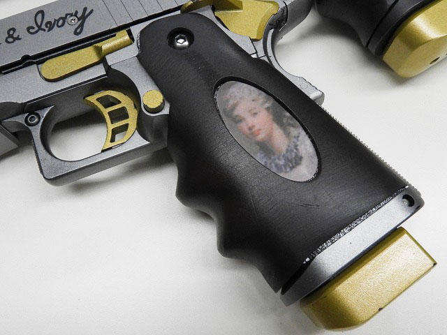 エボニー＆アイボリー風カスタムガン