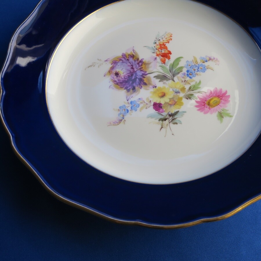 アンティーク・マイセンのコバルトブルー皿（24.5cm） - 貴人たちの