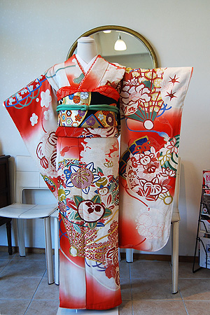 橘牡丹に檜扇刺繍振袖