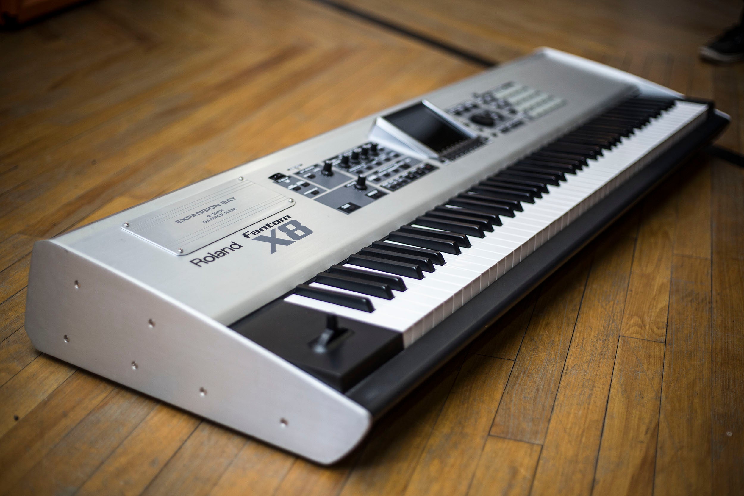 Roland Fantom X8 Synthesizer Workstation with 88 Weighted Keys